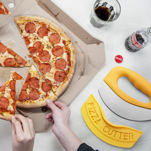 Cutit pentru taiat pizza Flippy, cu protectie din silicon pentru lama, inox, 15.5 cm, galben
